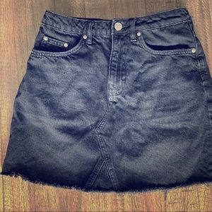 3/10 Black denim skirt